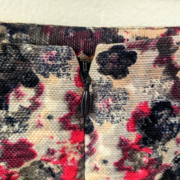 Talbots Cotton Pencil Floral Skirt Size 12 - Picture 6 of 7
